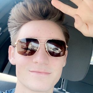 Meet your Posher, Cody